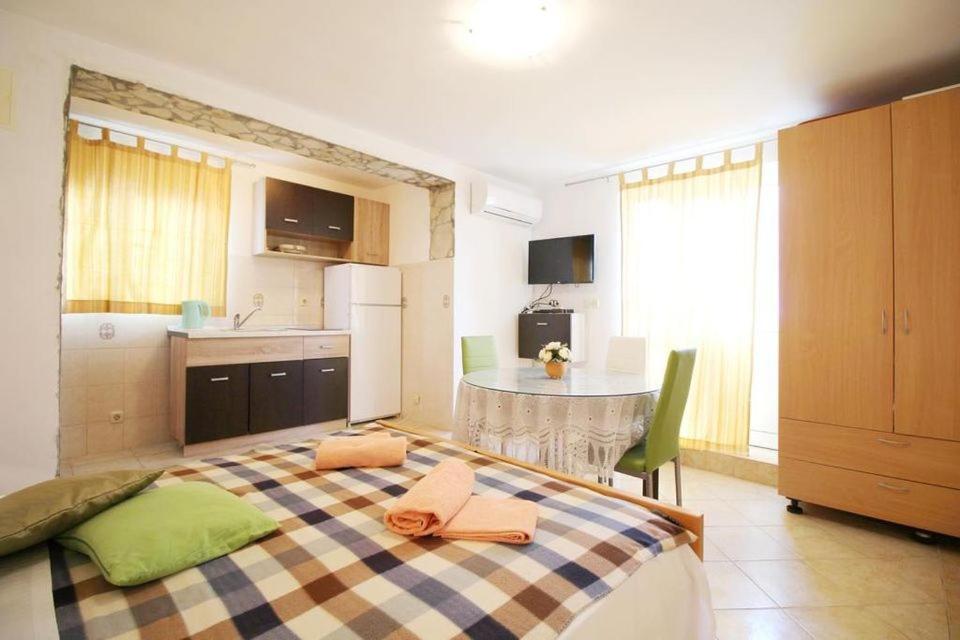 Apartmani L&Z Petrcane Bagian luar foto